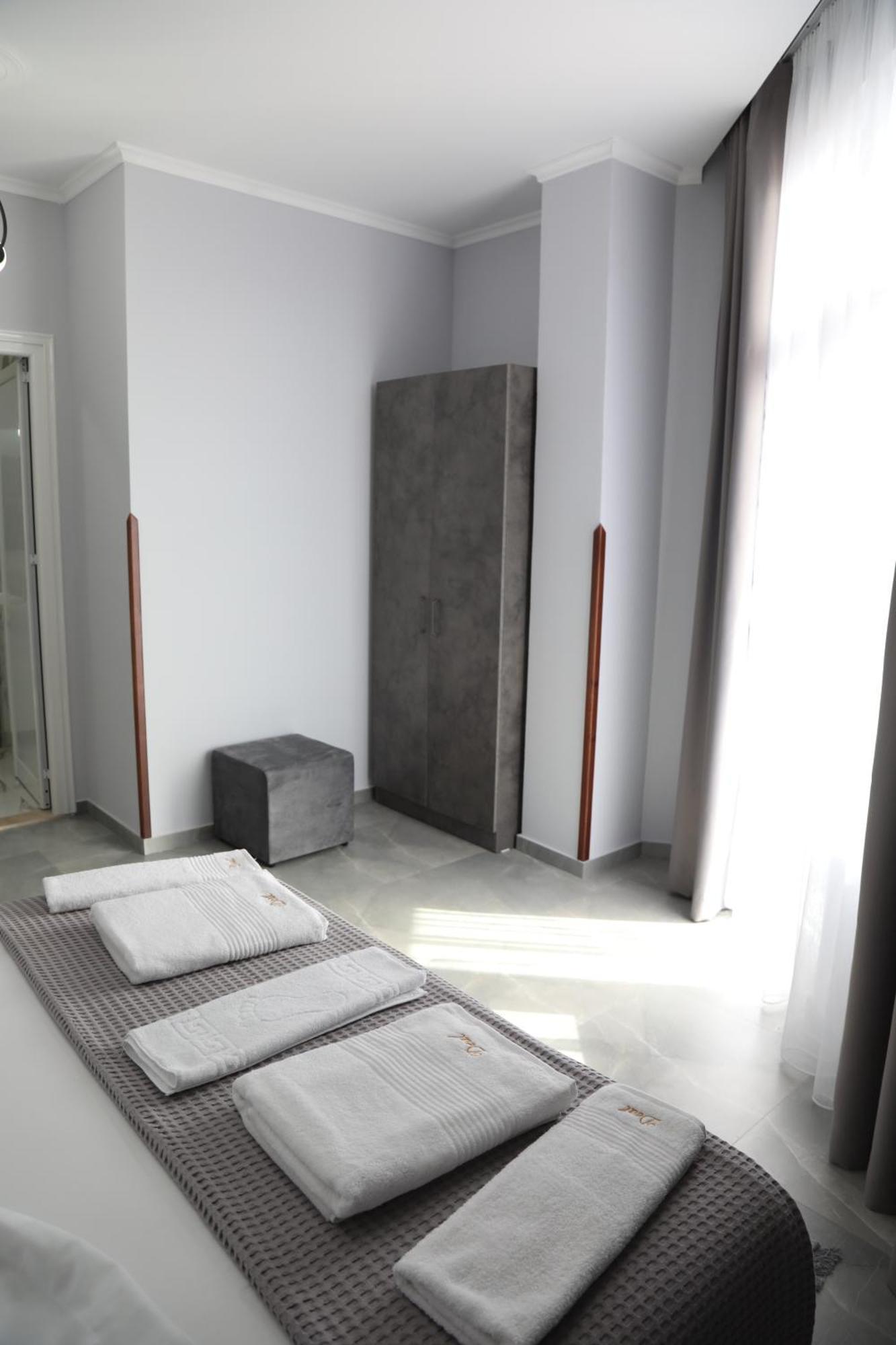 --hotel Deal-- With Castle View
