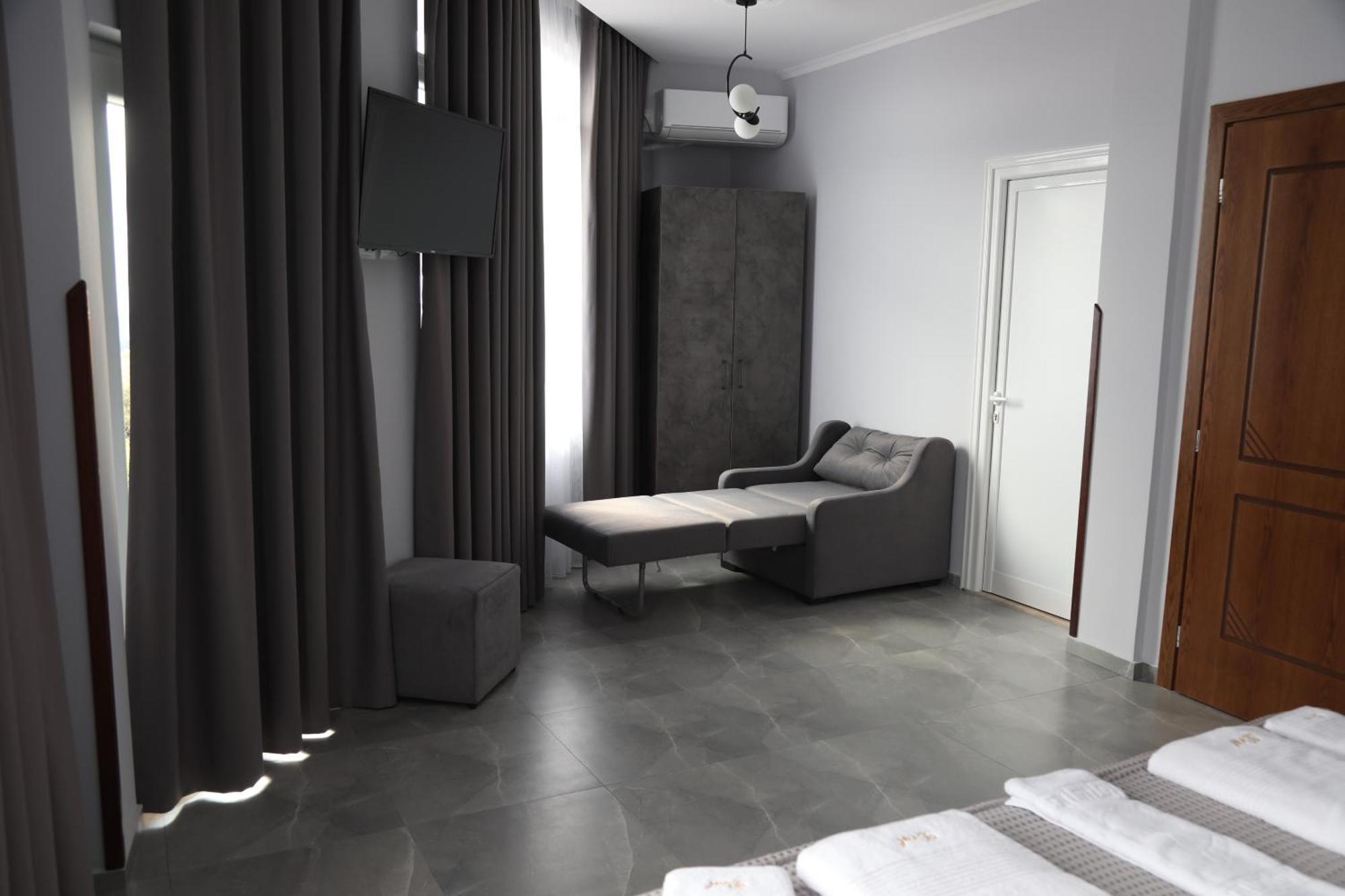 --hotel Deal-- With Castle View Hotel 3*