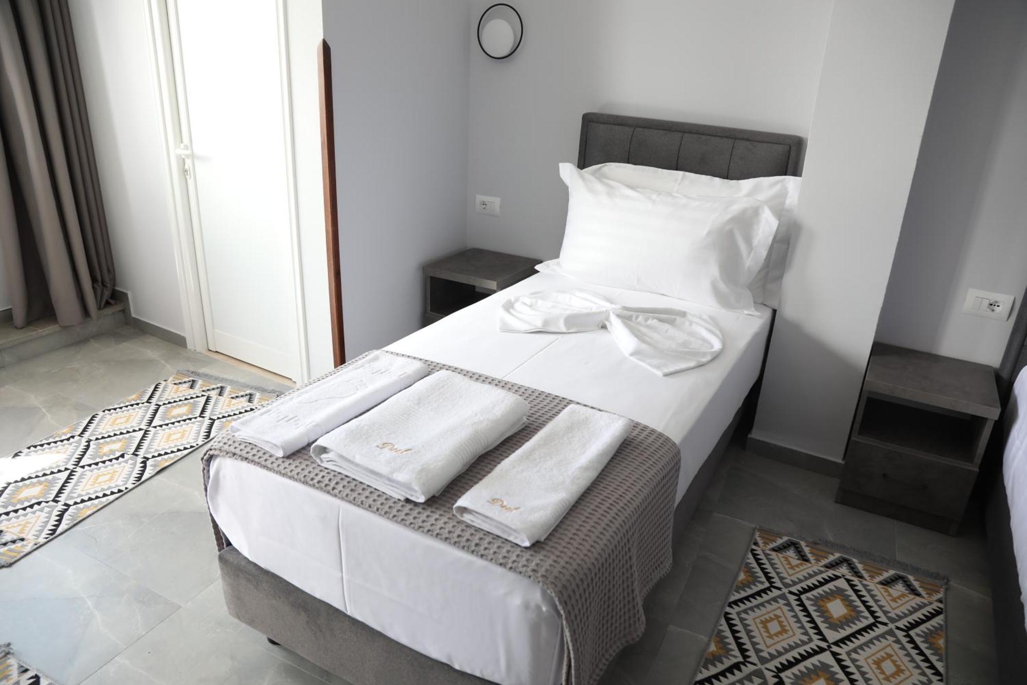 --hotel Deal-- With Castle View 3* Krujë