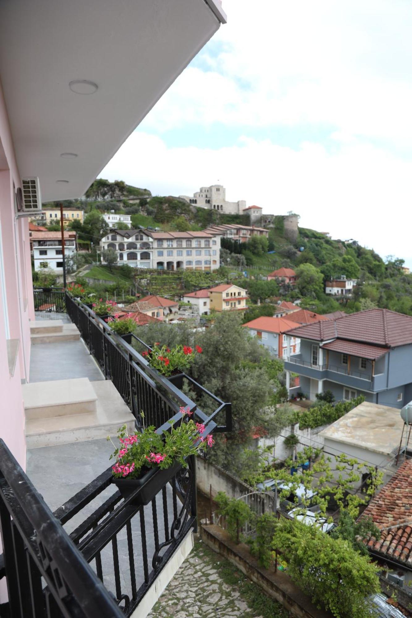 --hotel Deal-- With Castle View Hotel Krujë