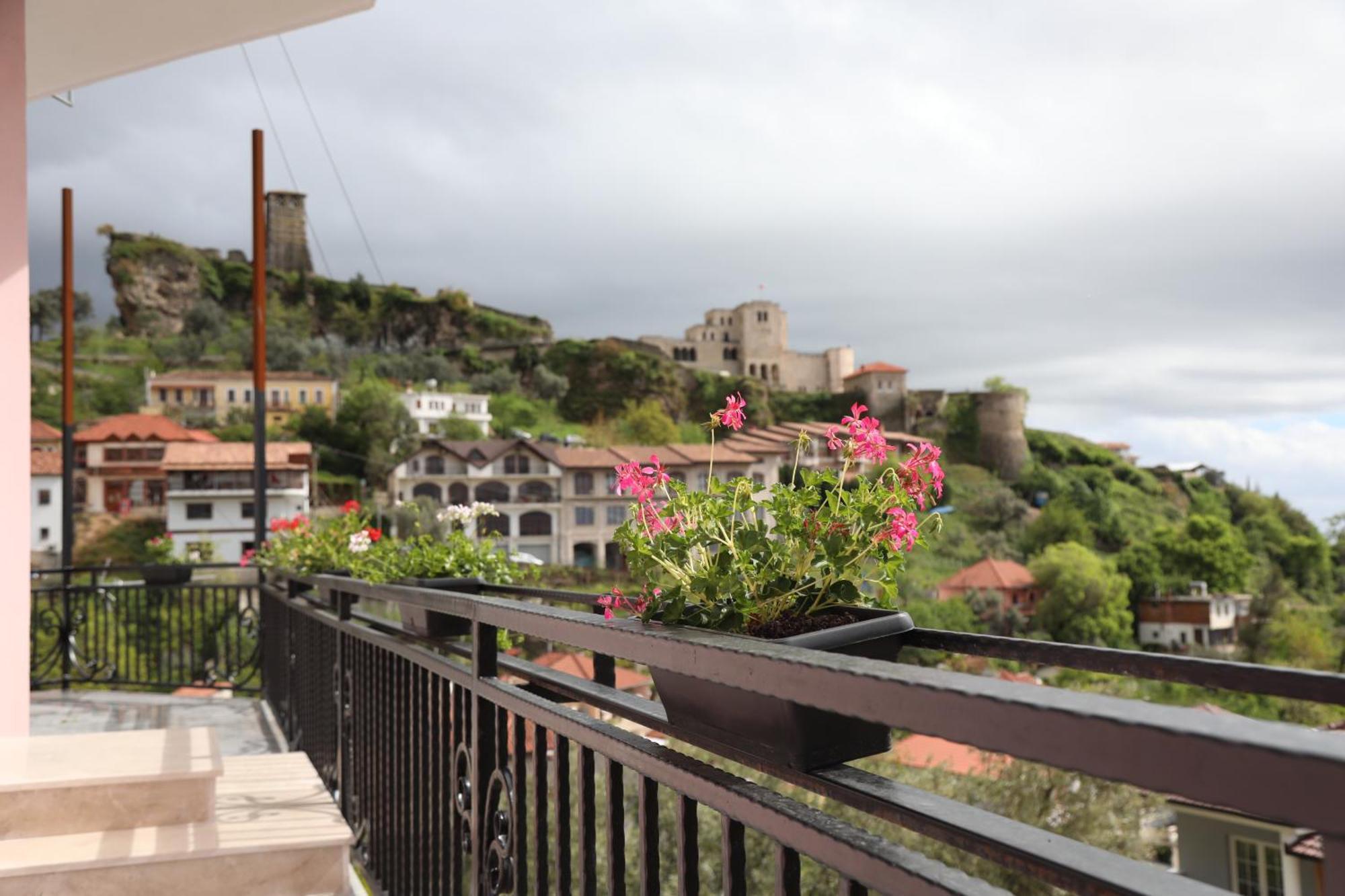 --hotel Deal-- With Castle View 3*