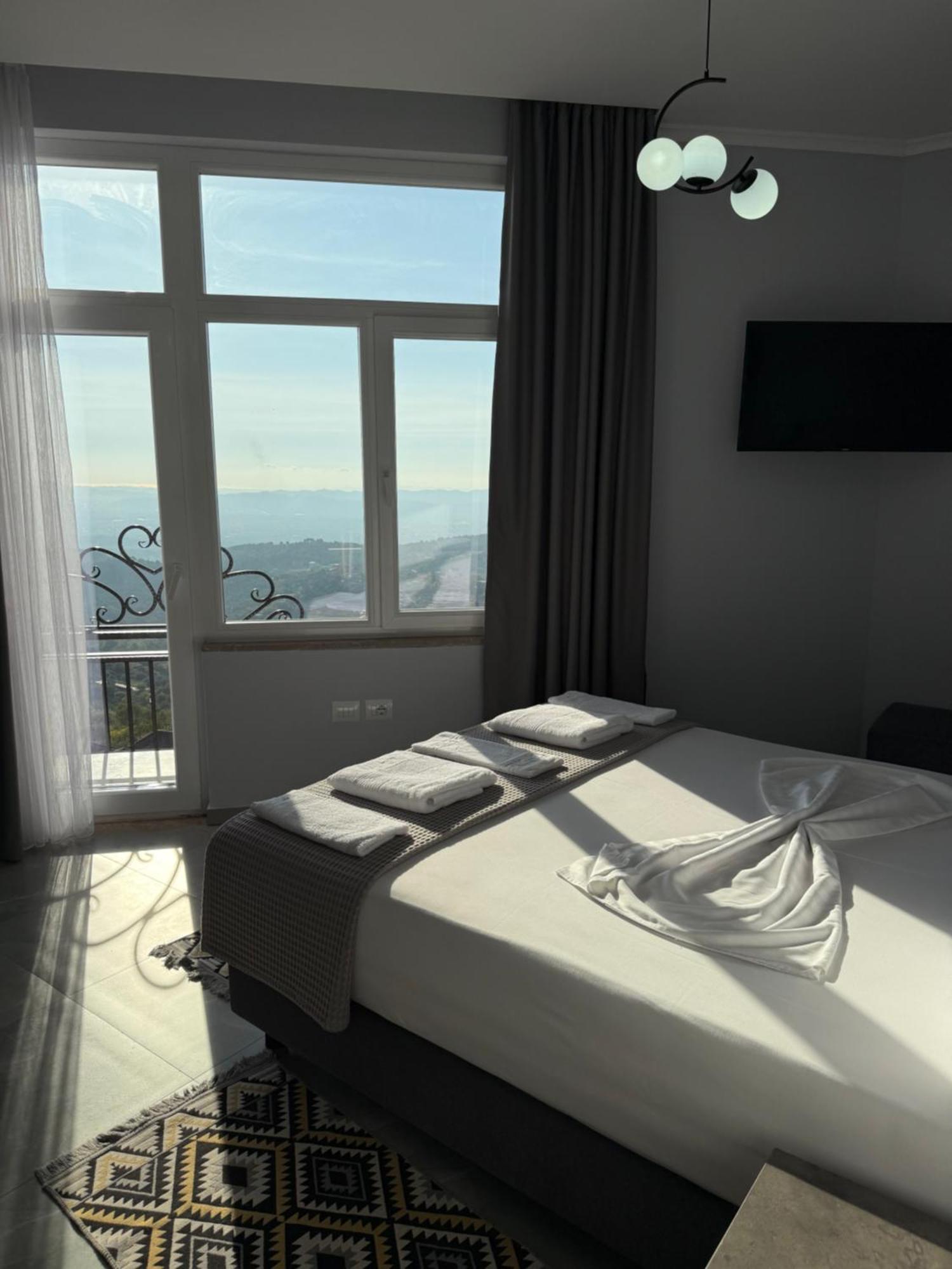 Hotel --hotel Deal-- With Castle View