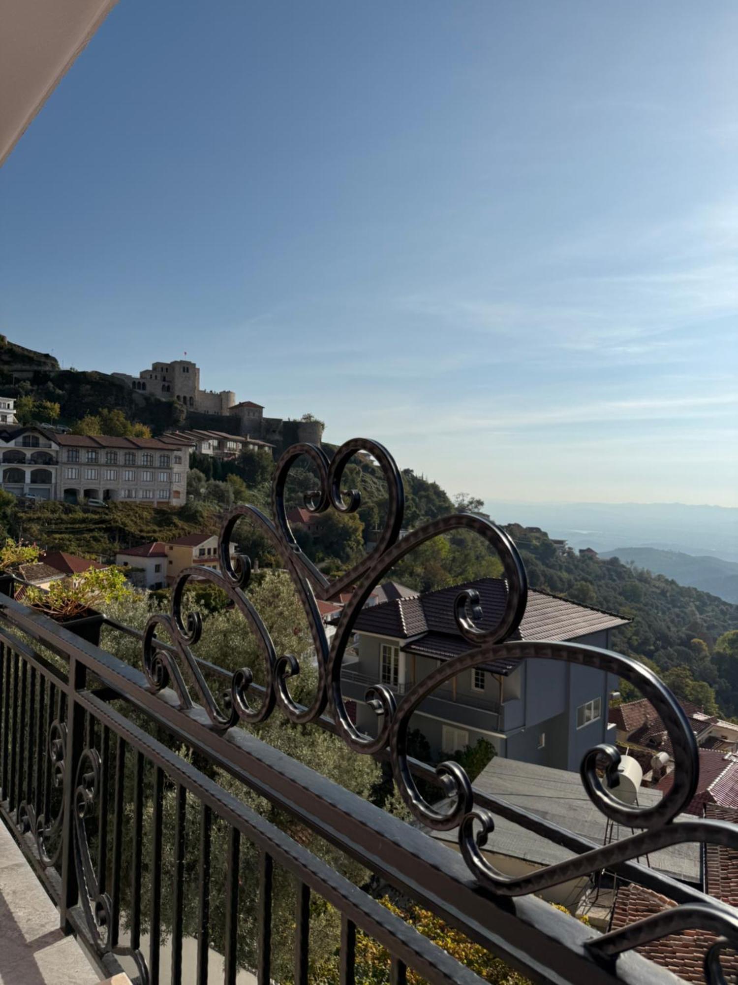 Hotel --hotel Deal-- With Castle View Krujë