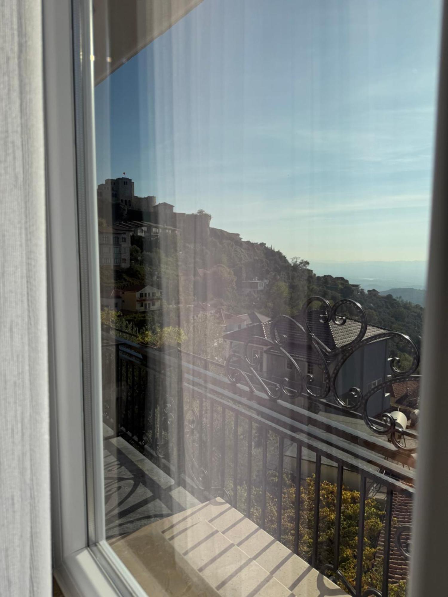 --hotel Deal-- With Castle View