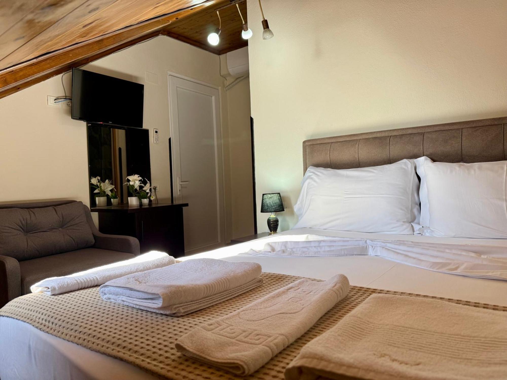 --hotel Deal-- With Castle View Hotel Krujë