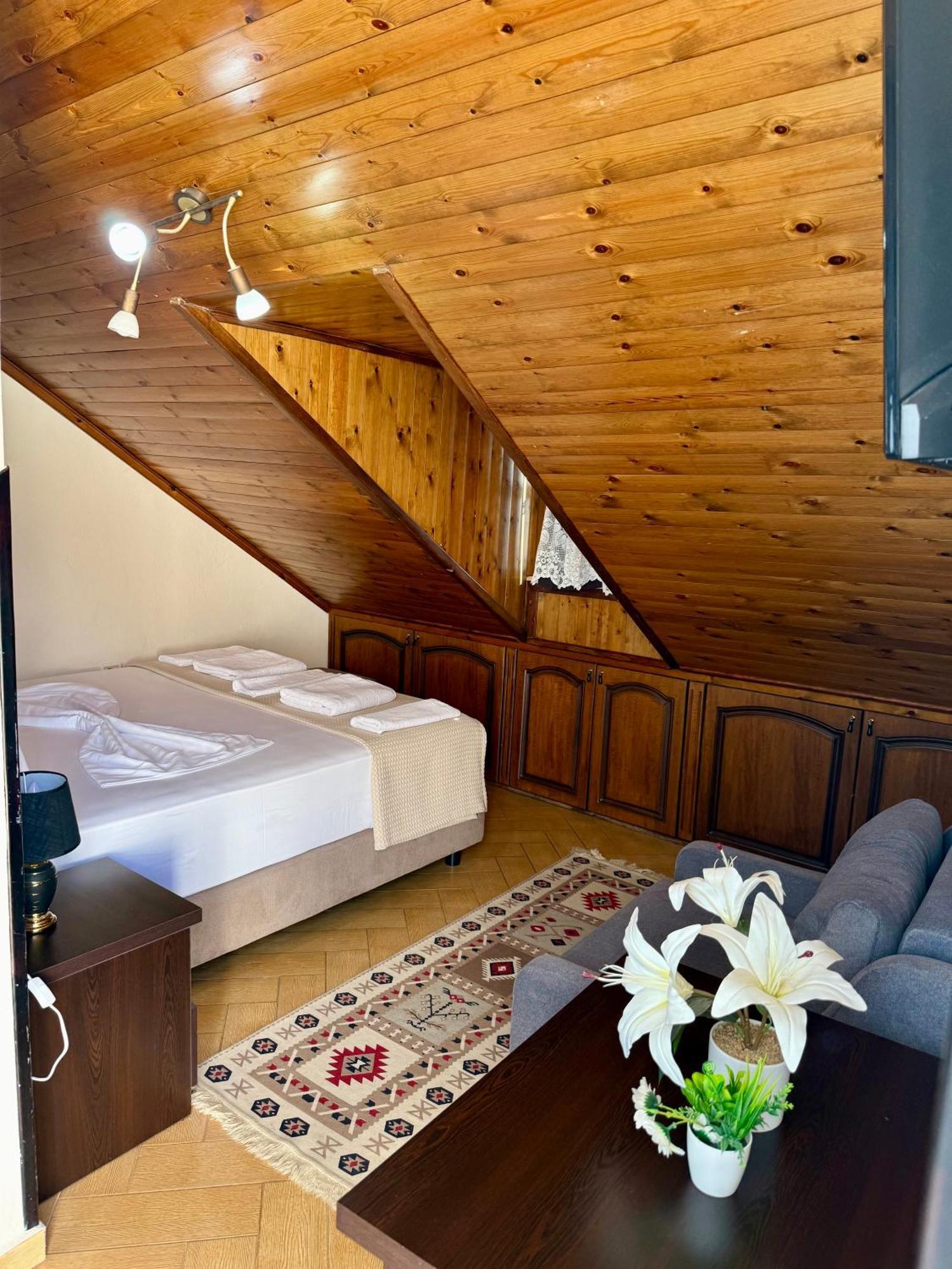 Hotel --hotel Deal-- With Castle View Krujë