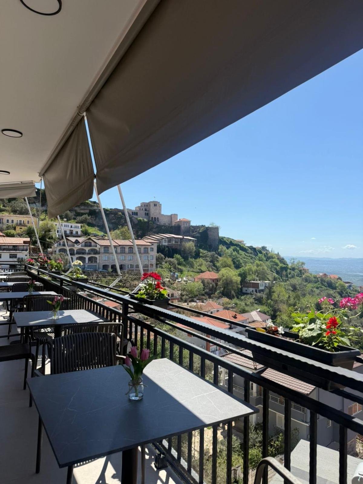 Hotel --hotel Deal-- With Castle View Krujë