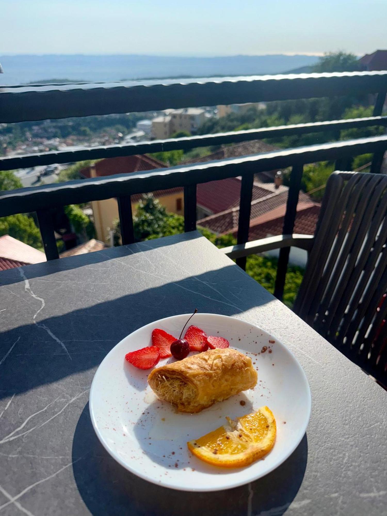 --hotel Deal-- With Castle View Hotel Krujë