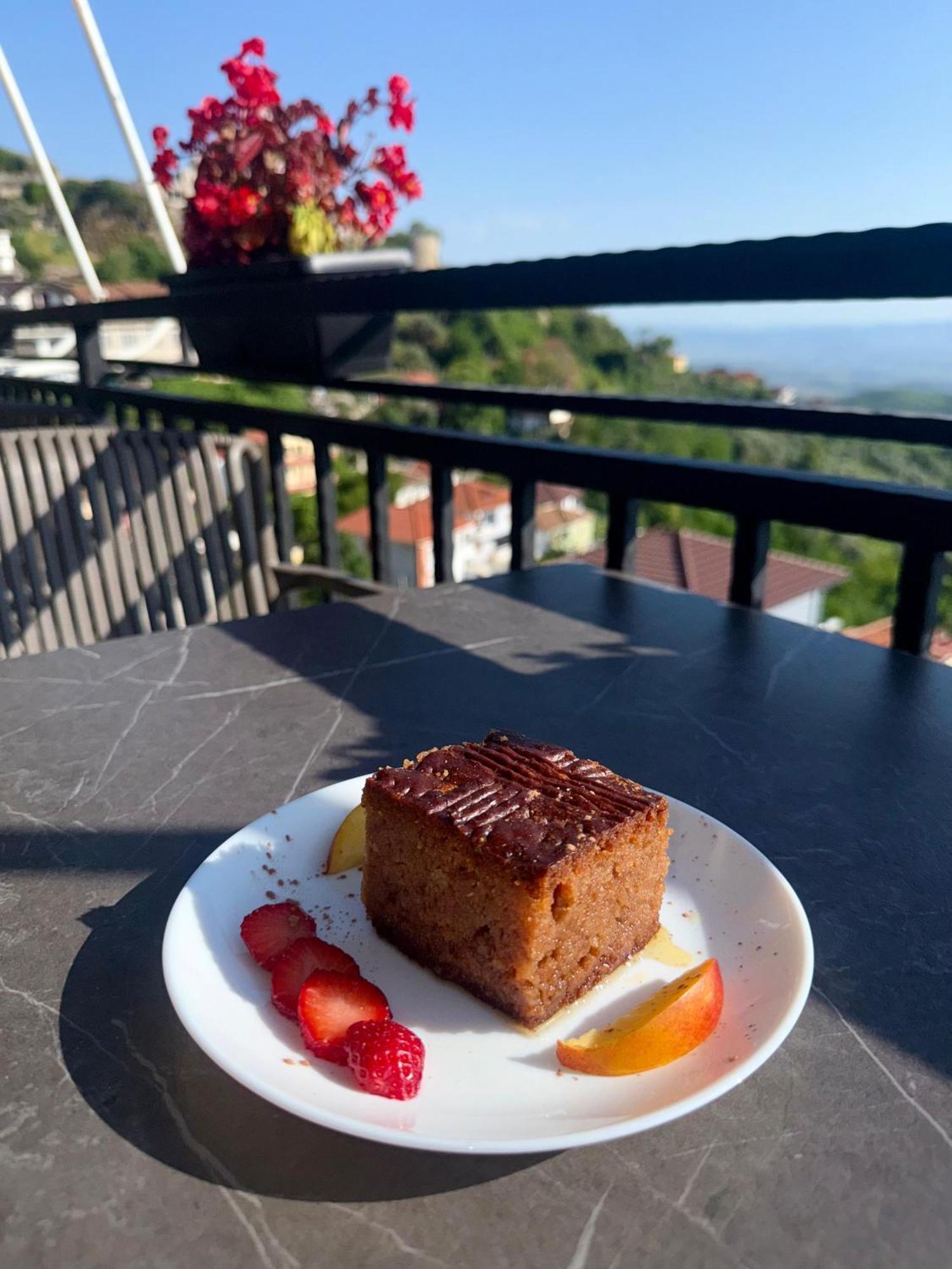 --hotel Deal-- With Castle View 3* Krujë