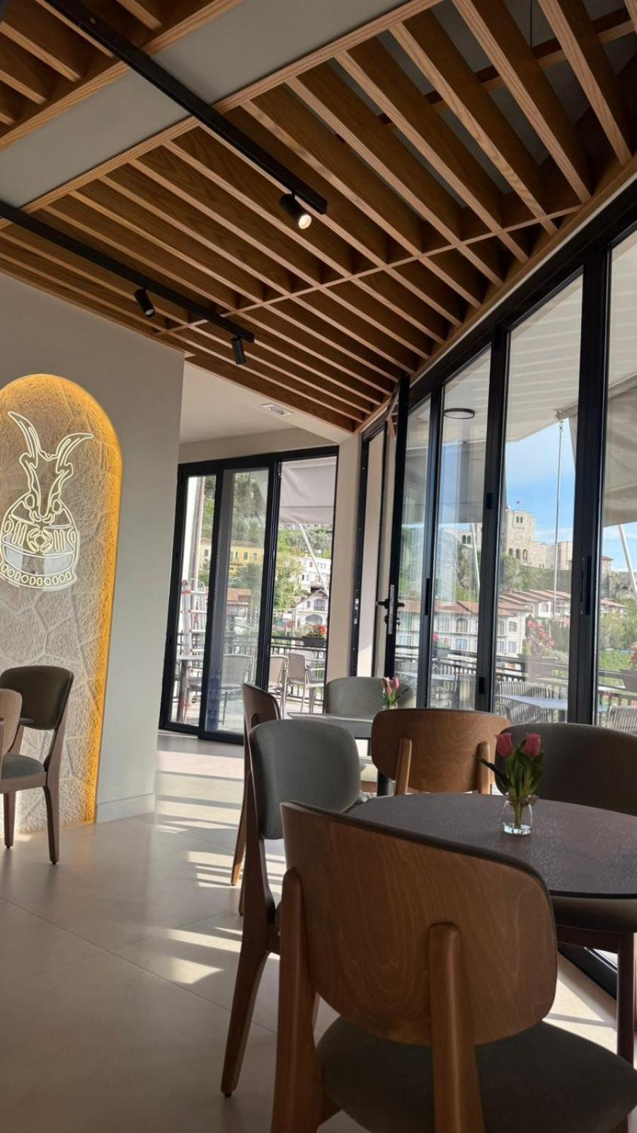 --hotel Deal-- With Castle View