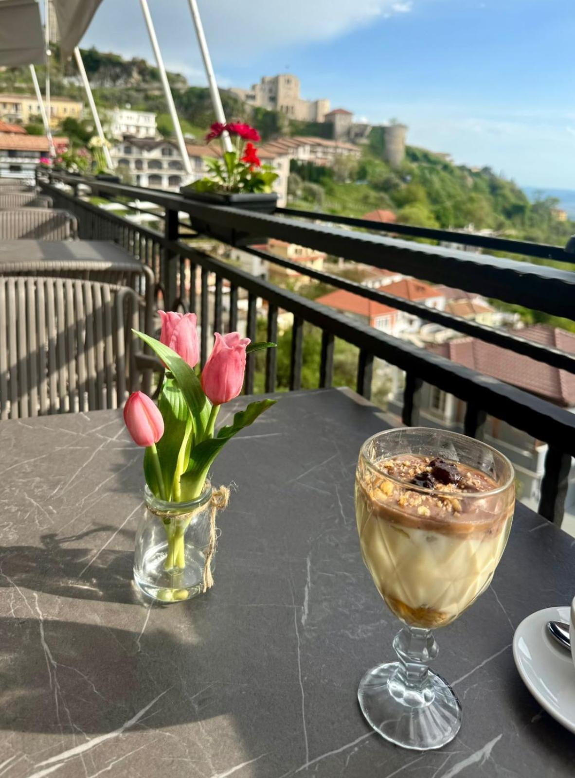 --hotel Deal-- With Castle View Hotel 3*