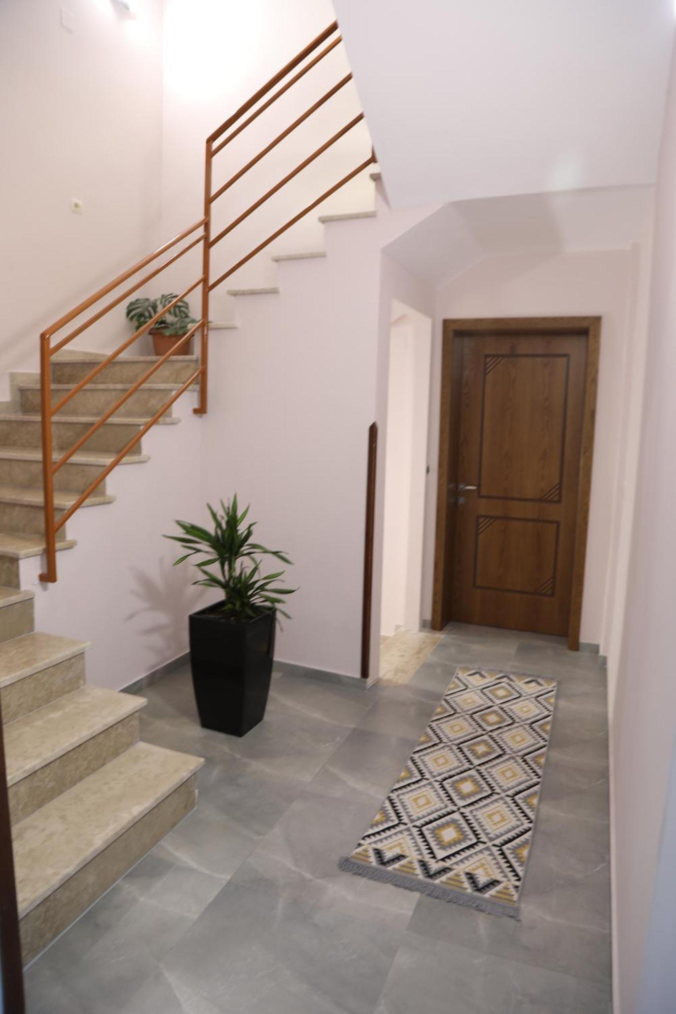 --hotel Deal-- With Castle View Hotel 3*
