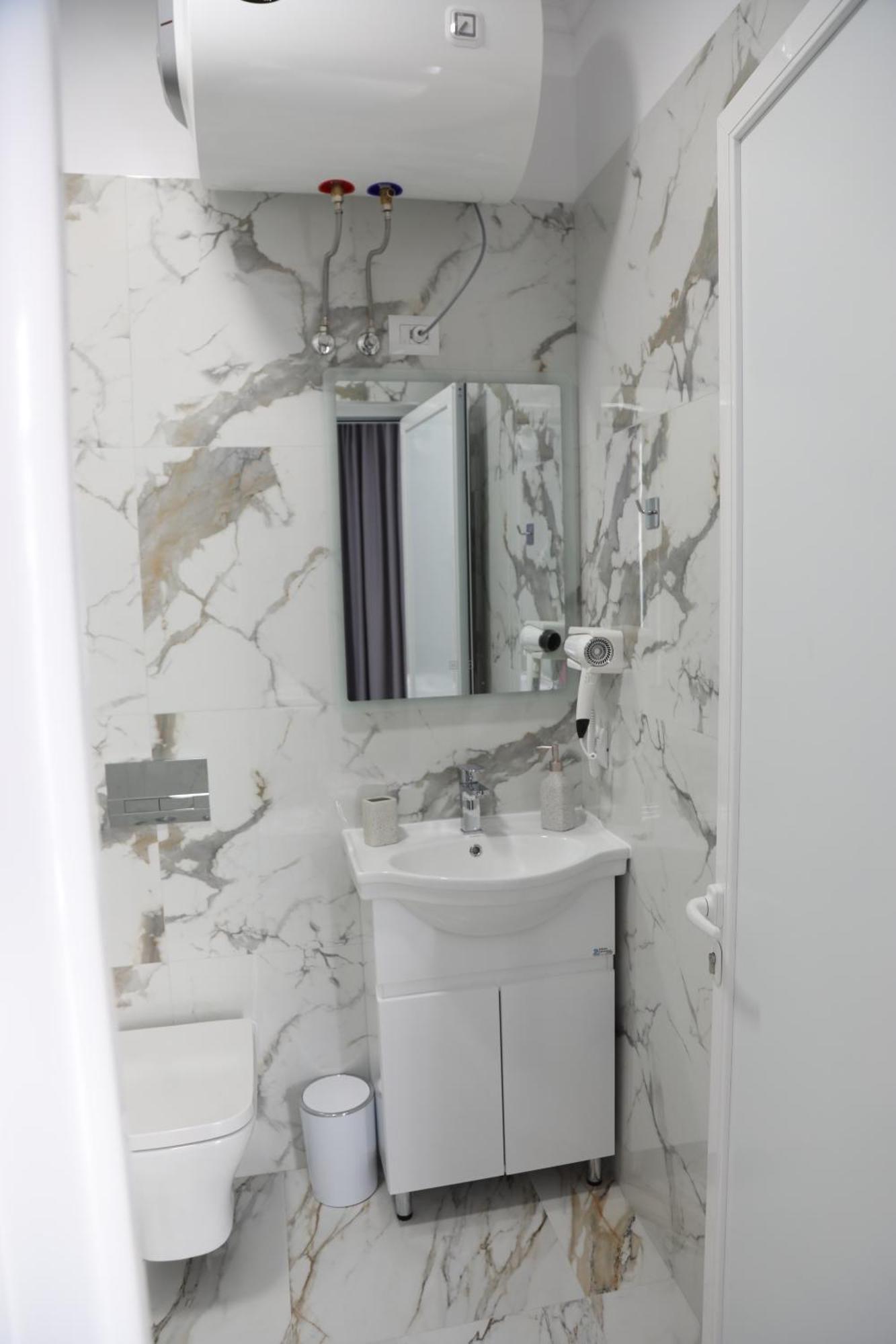 --hotel Deal-- With Castle View 3* Круя