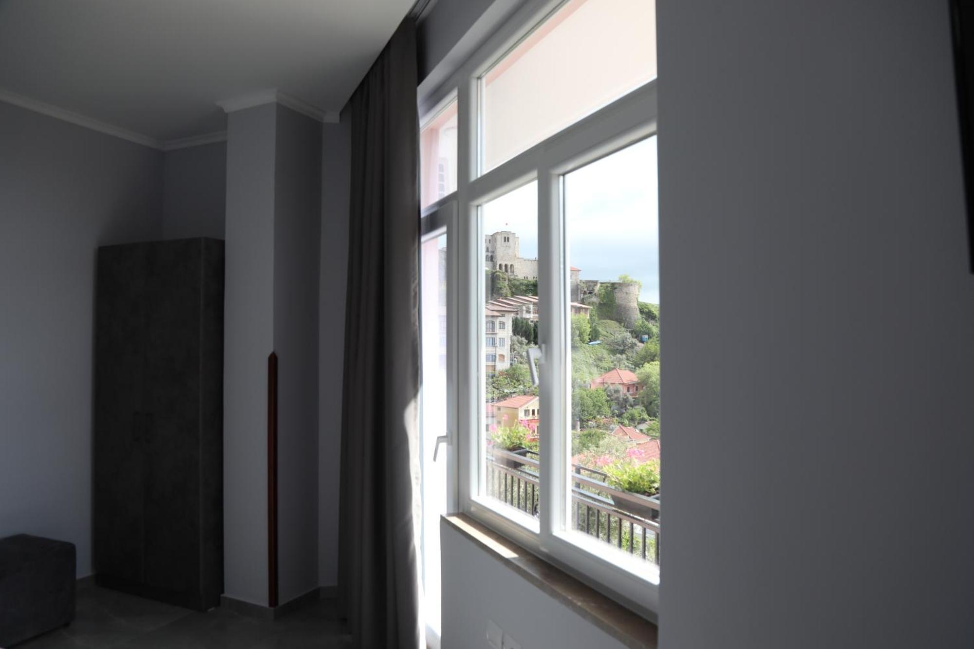Hotel --hotel Deal-- With Castle View