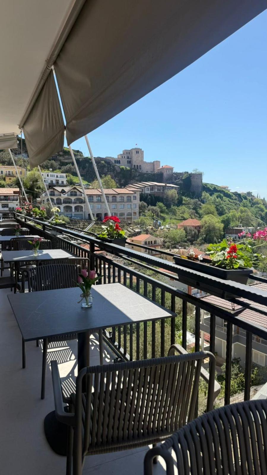 --hotel Deal-- With Castle View Круя