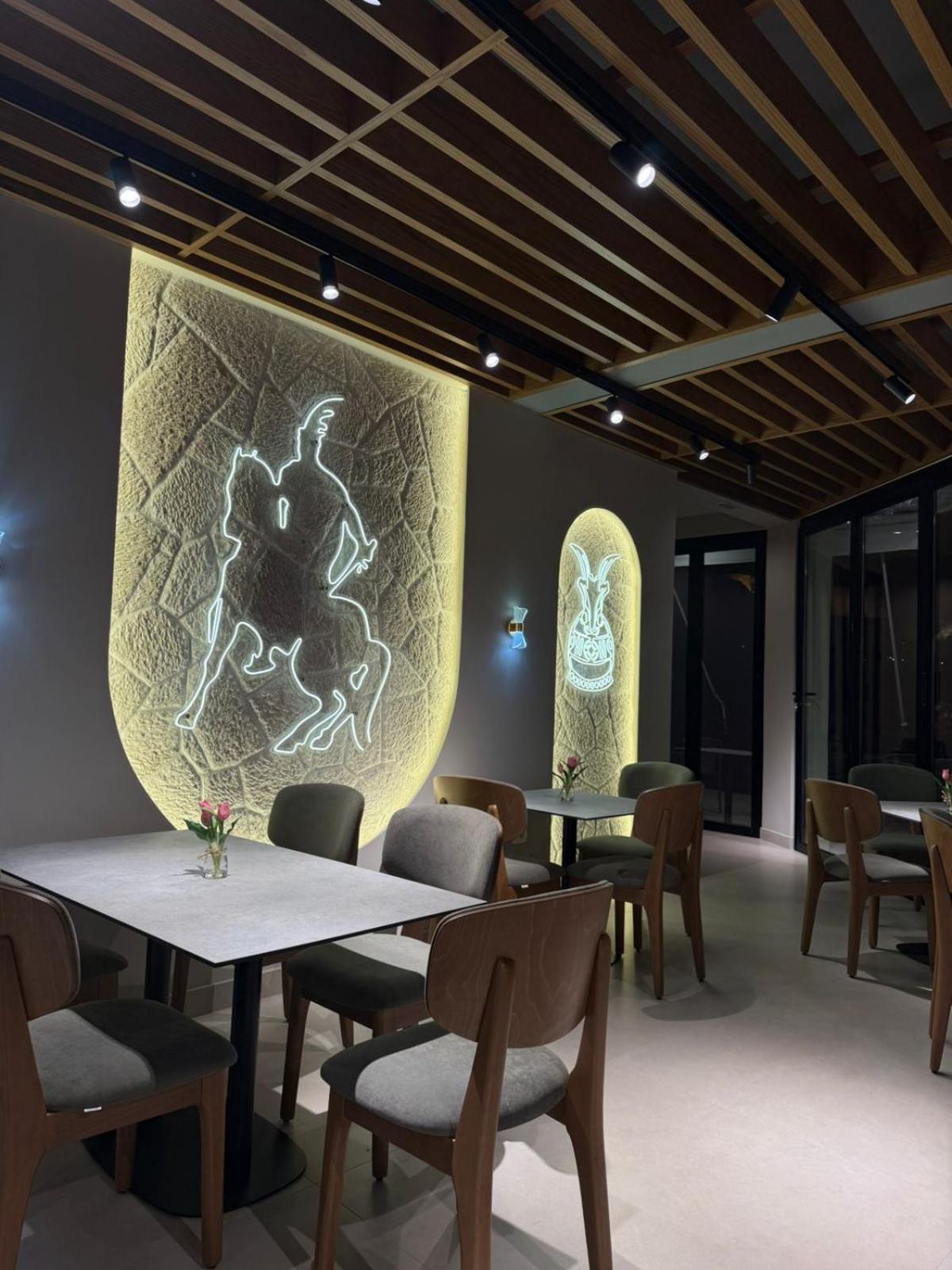 --hotel Deal-- With Castle View 3* Круя